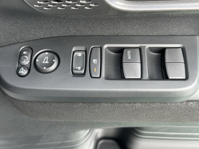 N-BOXカスタム ターボ ホンダセンシング ダイレクトプロジェクション式フルLEDヘッドライト 両側パワースライドドア 電子制御パーキングブレーキ オートブレーキホールド機能 運転席&助手席シートヒーター 届出済未使用車(15枚目)