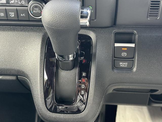 N-BOXカスタム ターボ ホンダセンシング ダイレクトプロジェクション式フルLEDヘッドライト 両側パワースライドドア 電子制御パーキングブレーキ オートブレーキホールド機能 運転席&助手席シートヒーター 届出済未使用車(19枚目)