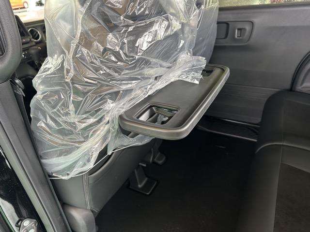 N-BOXカスタム ターボ ホンダセンシング ダイレクトプロジェクション式フルLEDヘッドライト LEDフォグランプ 両側パワースライドドア 電子制御パーキングブレーキ オートブレーキホールド機能 シートヒーター 届出済未使用車(11枚目)