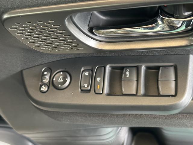 N-BOXカスタム ターボ ホンダセンシング ダイレクトプロジェクション式フルLEDヘッドライト LEDフォグランプ 両側パワースライドドア 電子制御パーキングブレーキ オートブレーキホールド機能 シートヒーター 届出済未使用車(17枚目)