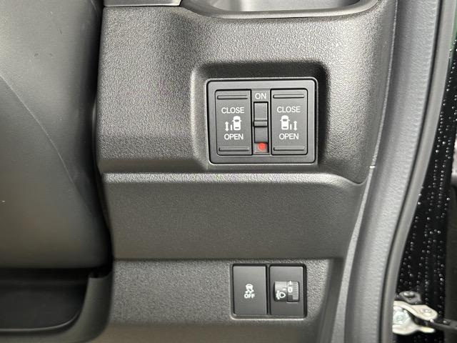 N-BOXカスタム ターボ ホンダセンシング ダイレクトプロジェクション式フルLEDヘッドライト LEDフォグランプ 両側パワースライドドア 電子制御パーキングブレーキ オートブレーキホールド機能 シートヒーター 届出済未使用車(18枚目)