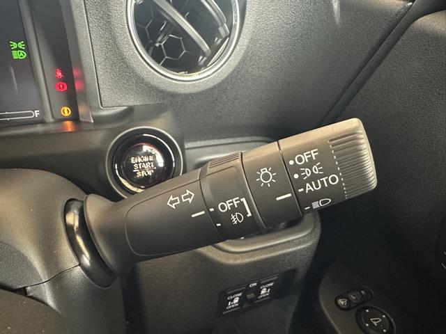 N-BOXカスタム ターボ ホンダセンシング ダイレクトプロジェクション式フルLEDヘッドライト LEDフォグランプ 両側パワースライドドア 電子制御パーキングブレーキ オートブレーキホールド機能 シートヒーター 届出済未使用車(23枚目)