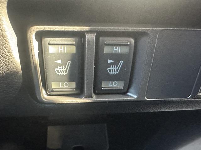 キャラバン ロンググランドプレミアムＧＸ　ディーゼル車　４ＷＤ　スマートキー　ＬＥＤヘッドライト　両側スライドドア　フルオートエアコン　シートヒーター　アラウンドビューモニター　デジタルインナーミラー　革巻きハンドル　登録済未使用車（22枚目）