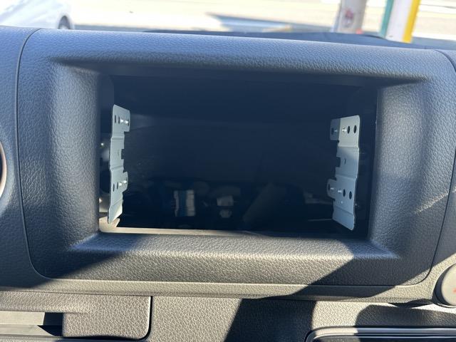 キャラバン ロンググランドプレミアムＧＸ　ディーゼル車　４ＷＤ　スマートキー　ＬＥＤヘッドライト　両側スライドドア　フルオートエアコン　シートヒーター　アラウンドビューモニター　デジタルインナーミラー　革巻きハンドル　登録済未使用車（23枚目）