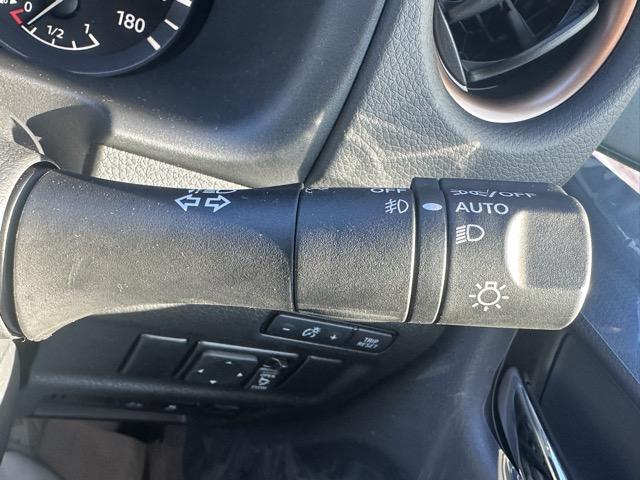 キャラバン ロンググランドプレミアムＧＸ　ディーゼル車　４ＷＤ　スマートキー　ＬＥＤヘッドライト　両側スライドドア　フルオートエアコン　シートヒーター　アラウンドビューモニター　デジタルインナーミラー　革巻きハンドル　登録済未使用車（26枚目）