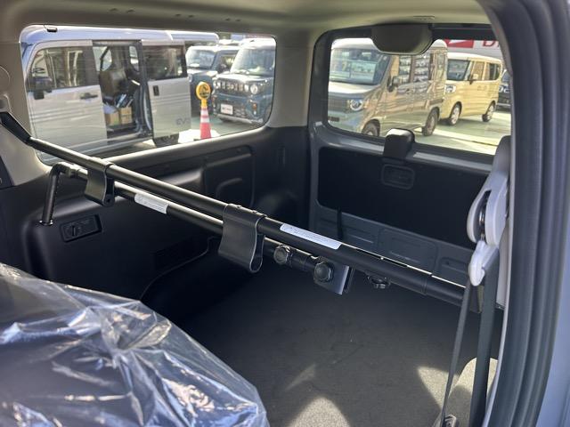 キャラバン ロンググランドプレミアムＧＸ　ディーゼル車　４ＷＤ　スマートキー　ＬＥＤヘッドライト　両側スライドドア　フルオートエアコン　シートヒーター　アラウンドビューモニター　デジタルインナーミラー　革巻きハンドル　登録済未使用車（8枚目）