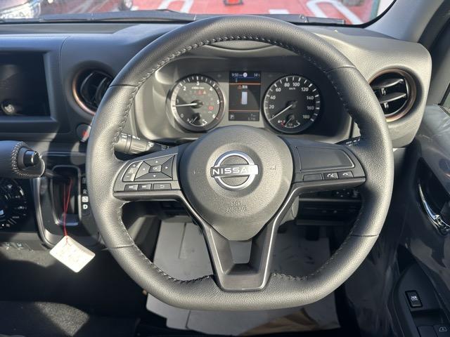 キャラバン ロンググランドプレミアムＧＸ　ディーゼル車　４ＷＤ　スマートキー　ＬＥＤヘッドライト　両側スライドドア　フルオートエアコン　シートヒーター　アラウンドビューモニター　デジタルインナーミラー　革巻きハンドル　登録済未使用車（10枚目）