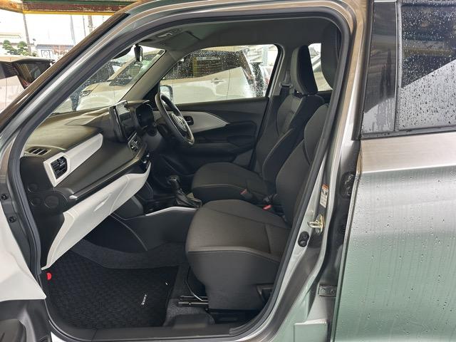 スイフト ハイブリッドＭＺ　エアロ付き　ディスプレイオーディオ　スマートキー　ＬＥＤヘッドライト　フルオートエアコン　ＵＳＢ充電ソケット　革巻きハンドル　オートクルーズコントロール　パドルシフト　衝突被害軽減ブレーキ（6枚目）