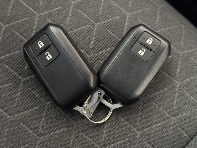 スイフト ハイブリッドＭＺ　エアロ付き　ディスプレイオーディオ　スマートキー　ＬＥＤヘッドライト　フルオートエアコン　ＵＳＢ充電ソケット　革巻きハンドル　オートクルーズコントロール　パドルシフト　衝突被害軽減ブレーキ（24枚目）