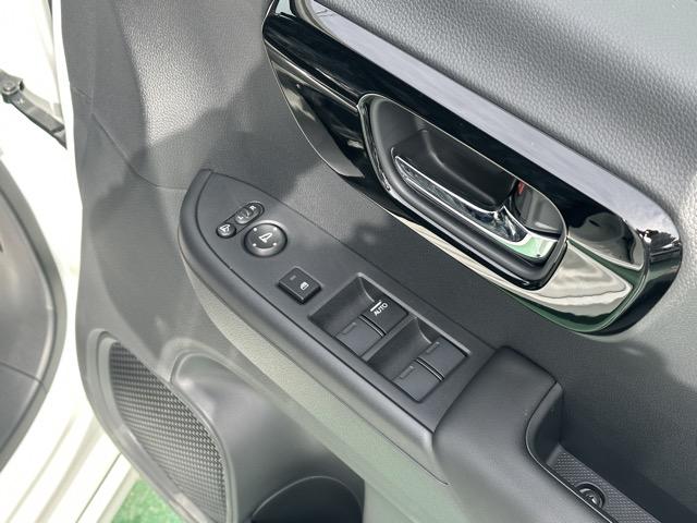 Ｎ－ＷＧＮカスタム Ｌ・ターボブラックスタイル　特別仕様車　ホンダセンシング　９灯式フルＬＥＤヘッドライト　電子制御パーキングブレーキ＆オートブレーキホールド機能　液晶メーター　運転席＆助手席シートヒーター　本革巻ステアリング　届出済未使用車（15枚目）