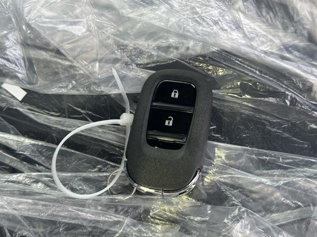 Ｎ－ＷＧＮカスタム Ｌ・ターボブラックスタイル　特別仕様車　ホンダセンシング　９灯式フルＬＥＤヘッドライト　電子制御パーキングブレーキ＆オートブレーキホールド機能　液晶メーター　運転席＆助手席シートヒーター　本革巻ステアリング　届出済未使用車（17枚目）