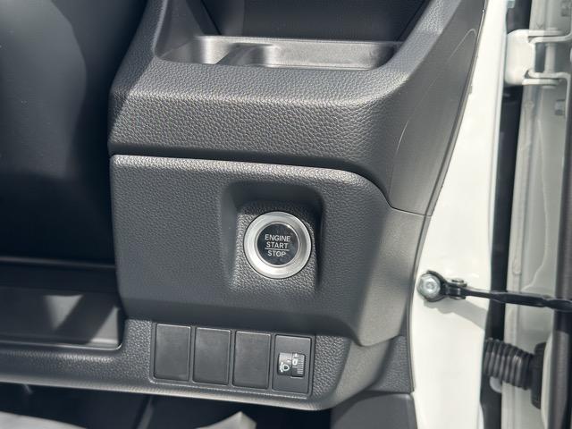 Ｎ－ＷＧＮカスタム Ｌ・ターボブラックスタイル　特別仕様車　ホンダセンシング　９灯式フルＬＥＤヘッドライト　電子制御パーキングブレーキ＆オートブレーキホールド機能　液晶メーター　運転席＆助手席シートヒーター　本革巻ステアリング　届出済未使用車（18枚目）