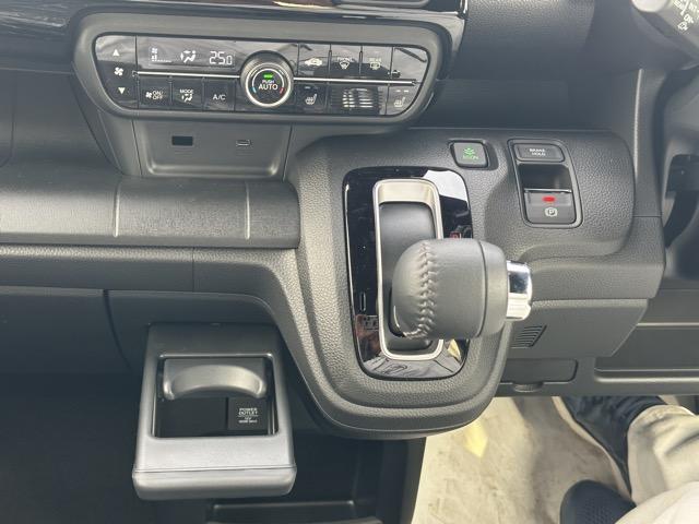 Ｎ－ＷＧＮカスタム Ｌ・ターボブラックスタイル　特別仕様車　ホンダセンシング　９灯式フルＬＥＤヘッドライト　電子制御パーキングブレーキ＆オートブレーキホールド機能　液晶メーター　運転席＆助手席シートヒーター　本革巻ステアリング　届出済未使用車（23枚目）