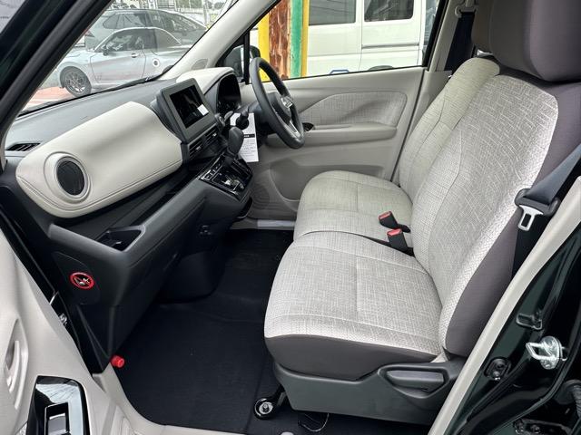 デイズ Ｘ　スマートキー　バックカメラ　フルオートエアコン　ＵＳＢ充電ソケット　電動格納ドアミラー　前後パワーウィンドー　ベンチシート　衝突被害軽減ブレーキ　アイドリングストップ　オートライト（6枚目）