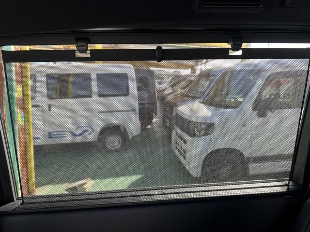 ステップワゴン スパーダ　７人乗り　ホンダセンシング　ＬＥＤヘッドランプ　両側パワースライドドア　パワーバックドア　本革巻ステアリング　パドルシフト　シートバックテーブル　ロールサンシェード　シートヒーター　登録済未使用車（11枚目）