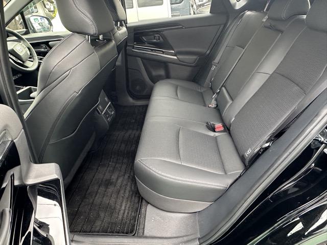 ★５年間新車保証★初度登録から５年間の新車保証が含まれています。長期間、安心してお乗り頂けます！保証費用は支払総額に含まれています！遠方のお客様は保証継承後、お近くのディーラーにて保証が受けられます！