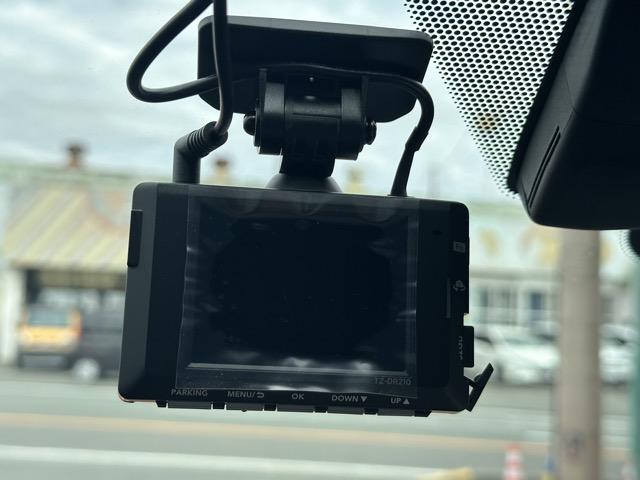 ５年コーティング（契約時限定）が軽自動車￥３９，８００円、コンパクトカー￥４９，８００円、ミニバン￥５９，８００円で施工出来ます。新車のピッカピカの状態をより長くキープします！