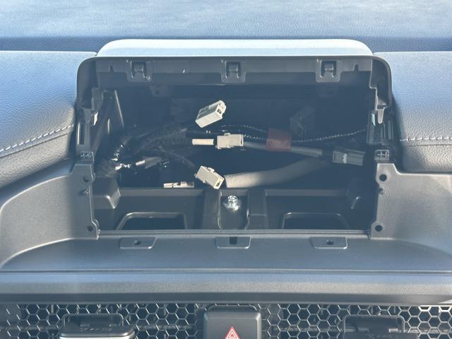 ステップワゴン スパーダ　７人乗り　ホンダセンシング　ＬＥＤヘッドランプ　両側パワースライドドア　パワーバックドア　本革巻ステアリング　パドルシフト　シートバックテーブル　ロールサンシェード　シートヒーター　登録済未使用車（23枚目）