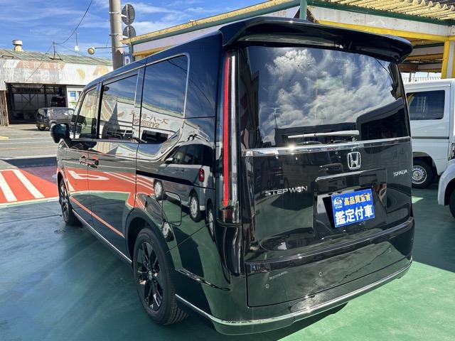 ステップワゴン スパーダ　７人乗り　マルチビューカメラ　ホンダセンシング　ＬＥＤヘッドランプ　両側パワースライドドア　パワーバックドア　本革巻ステアリング　パドルシフト　シートバックテーブル　シートヒーター　登録済未使用車（5枚目）