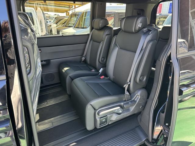 ステップワゴン スパーダ　７人乗り　マルチビューカメラ　ホンダセンシング　ＬＥＤヘッドランプ　両側パワースライドドア　パワーバックドア　本革巻ステアリング　パドルシフト　シートバックテーブル　シートヒーター　登録済未使用車（7枚目）