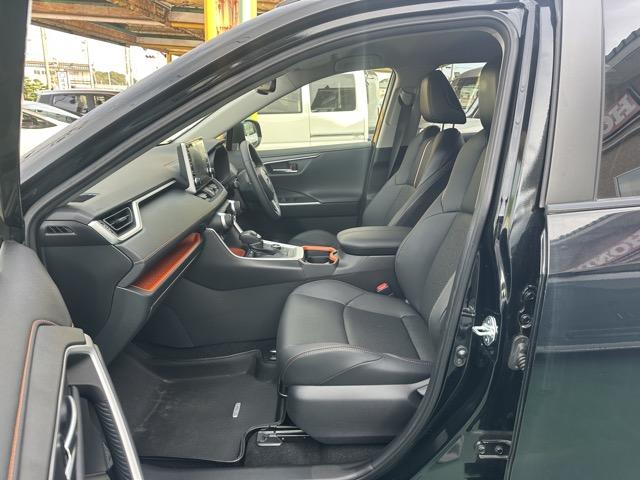 ＲＡＶ４ アドベンチャー　４ＷＤ　純正ディスプレイオーディオ　パノラマカメラ　ＥＴＣ　スマートキー　ＬＥＤヘッドライト　フルオートエアコン　シートヒーター＆ベンチレーション　革巻きハンドル　オートクルーズコントロール（6枚目）