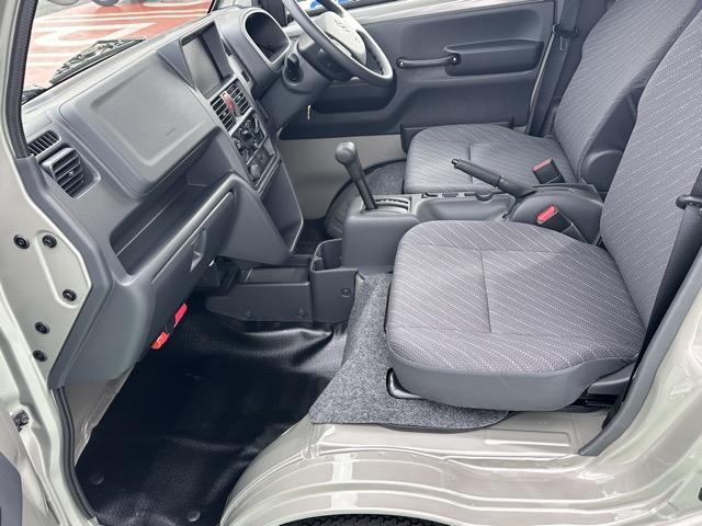 スーパーキャリイ X 2WD 4AT キーレス LEDヘッドライト 作業灯 電動格納ドアミラー パワーウィンドー ルーフコンソール 衝突被害軽減ブレーキ アイドリングストップ フォグランプ オートライト 届出済未使用車(6枚目)