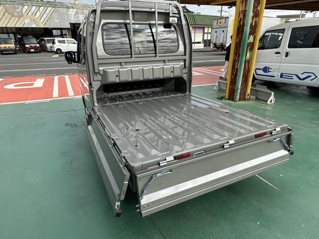 スーパーキャリイ X 2WD 4AT キーレス LEDヘッドライト 作業灯 電動格納ドアミラー パワーウィンドー ルーフコンソール 衝突被害軽減ブレーキ アイドリングストップ フォグランプ オートライト 届出済未使用車(12枚目)