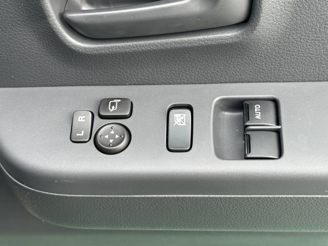 スーパーキャリイ X 2WD 4AT キーレス LEDヘッドライト 作業灯 電動格納ドアミラー パワーウィンドー ルーフコンソール 衝突被害軽減ブレーキ アイドリングストップ フォグランプ オートライト 届出済未使用車(17枚目)