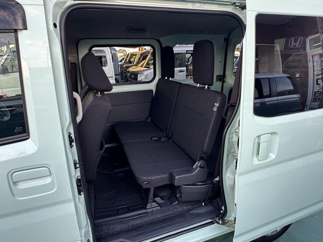 ハイゼットカーゴ クルーズ　５ＭＴ　純正ナビゲーション　バックカメラ　キーレス　両側スライドドア　電動格納ドアミラー　パワーウィンドー　ルーフコンソール　衝突被害軽減ブレーキ　アイドリングストップ　エアコン　パワステ（7枚目）