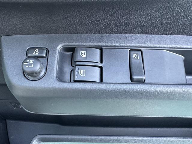 ハイゼットカーゴ クルーズ　５ＭＴ　純正ナビゲーション　バックカメラ　キーレス　両側スライドドア　電動格納ドアミラー　パワーウィンドー　ルーフコンソール　衝突被害軽減ブレーキ　アイドリングストップ　エアコン　パワステ（17枚目）