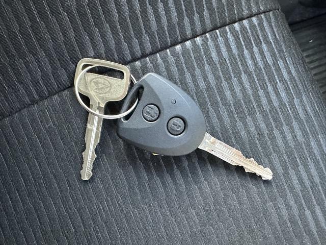 ハイゼットカーゴ クルーズ　５ＭＴ　純正ナビゲーション　バックカメラ　キーレス　両側スライドドア　電動格納ドアミラー　パワーウィンドー　ルーフコンソール　衝突被害軽減ブレーキ　アイドリングストップ　エアコン　パワステ（19枚目）