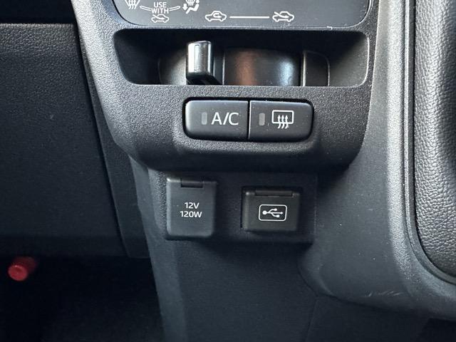 ハイゼットカーゴ クルーズ　５ＭＴ　純正ナビゲーション　バックカメラ　キーレス　両側スライドドア　電動格納ドアミラー　パワーウィンドー　ルーフコンソール　衝突被害軽減ブレーキ　アイドリングストップ　エアコン　パワステ（22枚目）