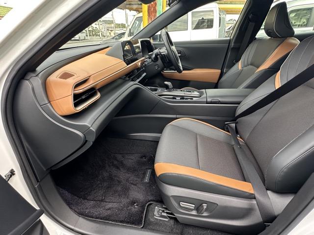 クラウンクロスオーバー ＲＳアドバンスド　純正ナビゲーション　パノラマカメラ　ＥＴＣ　シートヒーター＆ベンチレーション　パワーシート　パワーバックドア　ＡＣ１００Ｖ電源　革巻きハンドル　オートクルーズコントロール　ＬＥＤヘッドライト（6枚目）