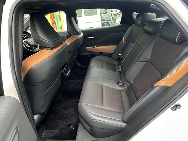 クラウンクロスオーバー ＲＳアドバンスド　純正ナビゲーション　パノラマカメラ　ＥＴＣ　シートヒーター＆ベンチレーション　パワーシート　パワーバックドア　ＡＣ１００Ｖ電源　革巻きハンドル　オートクルーズコントロール　ＬＥＤヘッドライト（7枚目）