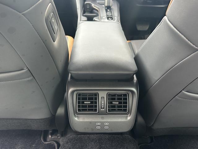 クラウンクロスオーバー ＲＳアドバンスド　純正ナビゲーション　パノラマカメラ　ＥＴＣ　シートヒーター＆ベンチレーション　パワーシート　パワーバックドア　ＡＣ１００Ｖ電源　革巻きハンドル　オートクルーズコントロール　ＬＥＤヘッドライト（10枚目）