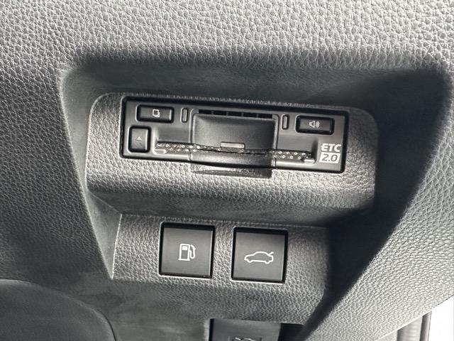 クラウンクロスオーバー ＲＳアドバンスド　純正ナビゲーション　パノラマカメラ　ＥＴＣ　シートヒーター＆ベンチレーション　パワーシート　パワーバックドア　ＡＣ１００Ｖ電源　革巻きハンドル　オートクルーズコントロール　ＬＥＤヘッドライト（18枚目）