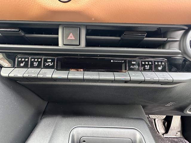 クラウンクロスオーバー ＲＳアドバンスド　純正ナビゲーション　パノラマカメラ　ＥＴＣ　シートヒーター＆ベンチレーション　パワーシート　パワーバックドア　ＡＣ１００Ｖ電源　革巻きハンドル　オートクルーズコントロール　ＬＥＤヘッドライト（21枚目）