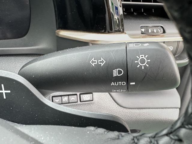 クラウンクロスオーバー ＲＳアドバンスド　純正ナビゲーション　パノラマカメラ　ＥＴＣ　シートヒーター＆ベンチレーション　パワーシート　パワーバックドア　ＡＣ１００Ｖ電源　革巻きハンドル　オートクルーズコントロール　ＬＥＤヘッドライト（25枚目）