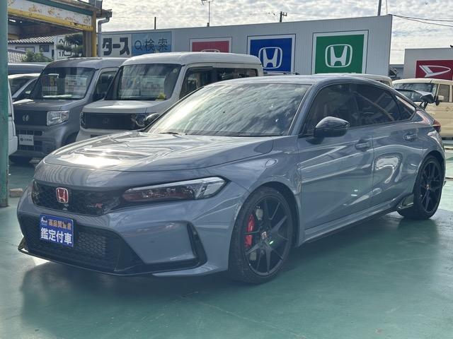 シビック タイプＲ　走行距離９ｋｍ　６ＭＴ　ＴＹＰＥ　Ｒ専用１０．２インチデジタルメーター・シート・ステアリング・リアスポイラー　レブマッチシステム　トリプルエキゾースト　Ｂｒｅｍｂｏ製ブレーキシステム　登録済未使用車（4枚目）