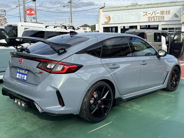 シビック タイプＲ　走行距離９ｋｍ　６ＭＴ　ＴＹＰＥ　Ｒ専用１０．２インチデジタルメーター・シート・ステアリング・リアスポイラー　レブマッチシステム　トリプルエキゾースト　Ｂｒｅｍｂｏ製ブレーキシステム　登録済未使用車（13枚目）