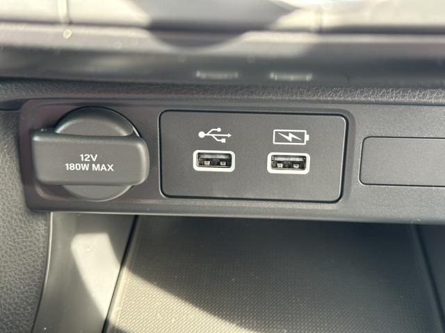 シビック タイプＲ　走行距離９ｋｍ　６ＭＴ　ＴＹＰＥ　Ｒ専用１０．２インチデジタルメーター・シート・ステアリング・リアスポイラー　レブマッチシステム　トリプルエキゾースト　Ｂｒｅｍｂｏ製ブレーキシステム　登録済未使用車（19枚目）