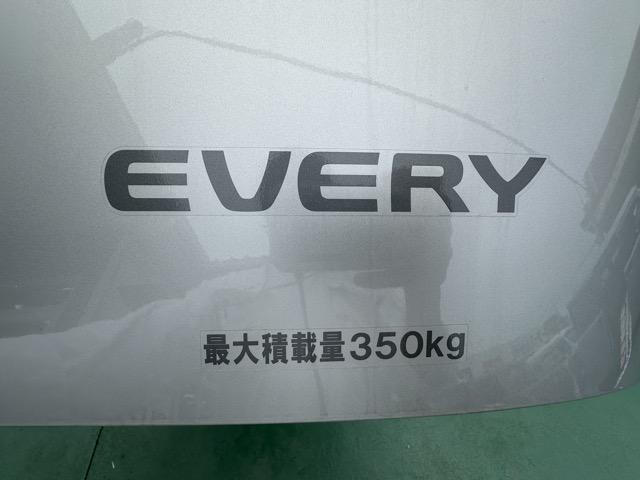 エブリイ ジョインターボ　ＣＶＴ　スマートキー　ＬＥＤヘッドライト　両側スライドドア　電動格納ドアミラー　前後パワーウィンドー　シートヒーター　ＵＳＢ充電ソケット　ルーフコンソール　衝突被害軽減ブレーキ　アイドリングストップ（11枚目）