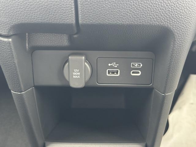 ステップワゴン ｅ：ＨＥＶスパーダ　７人乗り　ホンダセンシング　ＬＥＤヘッドライト　パワースライドドア　パワーテールゲート　シートヒーター　２列目キャプテンシート／オットマン付　シートバックテーブル　ロールサンシェード　ディーラー試乗車（26枚目）