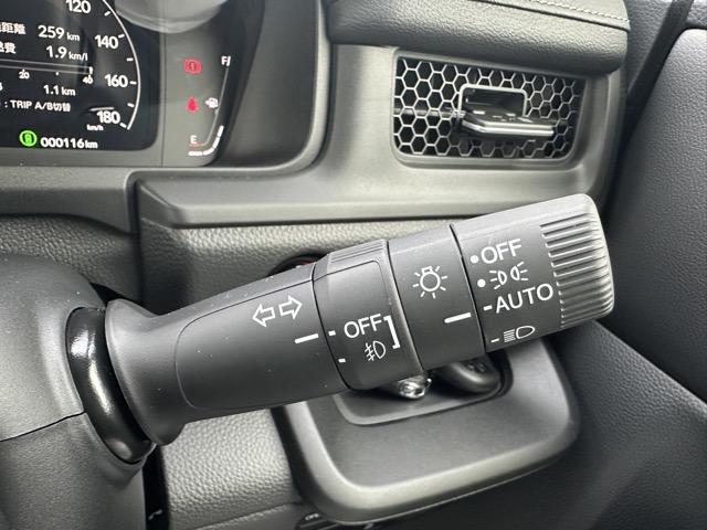 ステップワゴン ｅ：ＨＥＶスパーダ　７人乗り　ホンダセンシング　ＬＥＤヘッドライト　パワースライドドア　パワーテールゲート　シートヒーター　２列目キャプテンシート／オットマン付　シートバックテーブル　ロールサンシェード　ディーラー試乗車（28枚目）