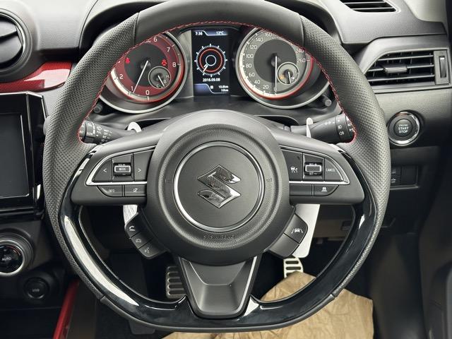 スイフトスポーツ ベースグレード　６ＭＴ　セーフティーパッケージ装着車　全方位カメラ　スマートキー　ＬＥＤヘッドライト　フルオートエアコン　シートヒーター　革巻きハンドル　オートクルーズコントロール　フォグランプ　登録済未使用車（9枚目）