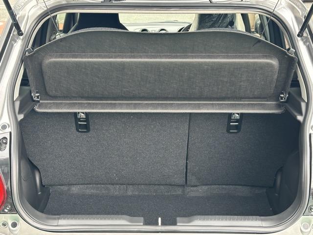 スイフトスポーツ ベースグレード　６ＭＴ　セーフティーパッケージ装着車　全方位カメラ　スマートキー　ＬＥＤヘッドライト　フルオートエアコン　シートヒーター　革巻きハンドル　オートクルーズコントロール　フォグランプ　登録済未使用車（11枚目）