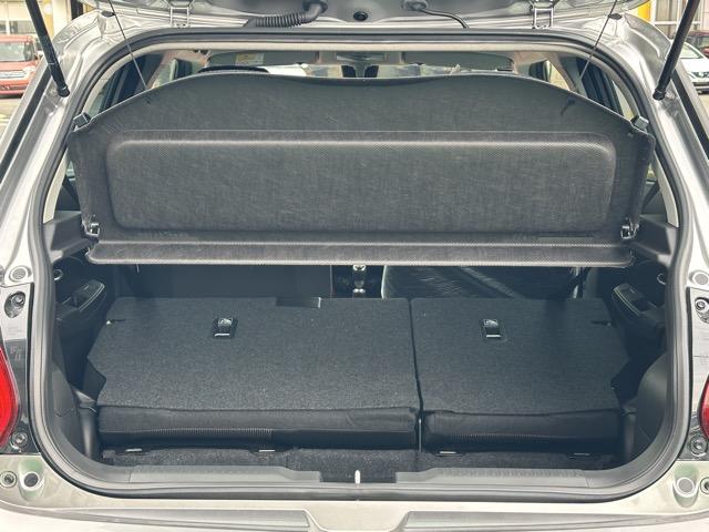 スイフトスポーツ ベースグレード　６ＭＴ　セーフティーパッケージ装着車　全方位カメラ　スマートキー　ＬＥＤヘッドライト　フルオートエアコン　シートヒーター　革巻きハンドル　オートクルーズコントロール　フォグランプ　登録済未使用車（12枚目）