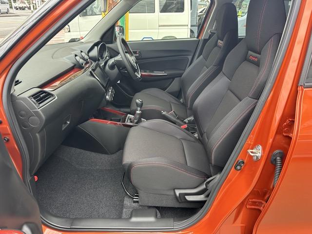 スイフトスポーツ ベースグレード　走行距離７５ＫＭ　６ＭＴ　セーフティサポート非装着車　スマートキー　ＬＥＤヘッドライト　フルオートエアコン　シートヒーター　革巻きハンドル　オートクルーズコントロール　フォグランプ　登録済未使用車（6枚目）