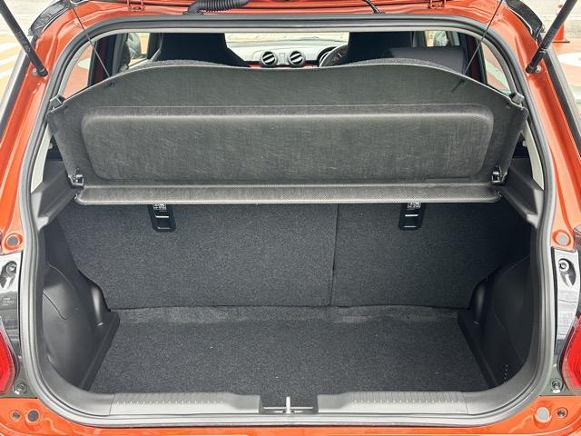 スイフトスポーツ ベースグレード　走行距離７５ＫＭ　６ＭＴ　セーフティサポート非装着車　スマートキー　ＬＥＤヘッドライト　フルオートエアコン　シートヒーター　革巻きハンドル　オートクルーズコントロール　フォグランプ　登録済未使用車（10枚目）