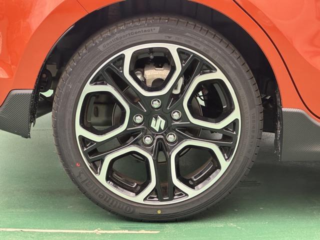 スイフトスポーツ ベースグレード　走行距離７５ＫＭ　６ＭＴ　セーフティサポート非装着車　スマートキー　ＬＥＤヘッドライト　フルオートエアコン　シートヒーター　革巻きハンドル　オートクルーズコントロール　フォグランプ　登録済未使用車（13枚目）